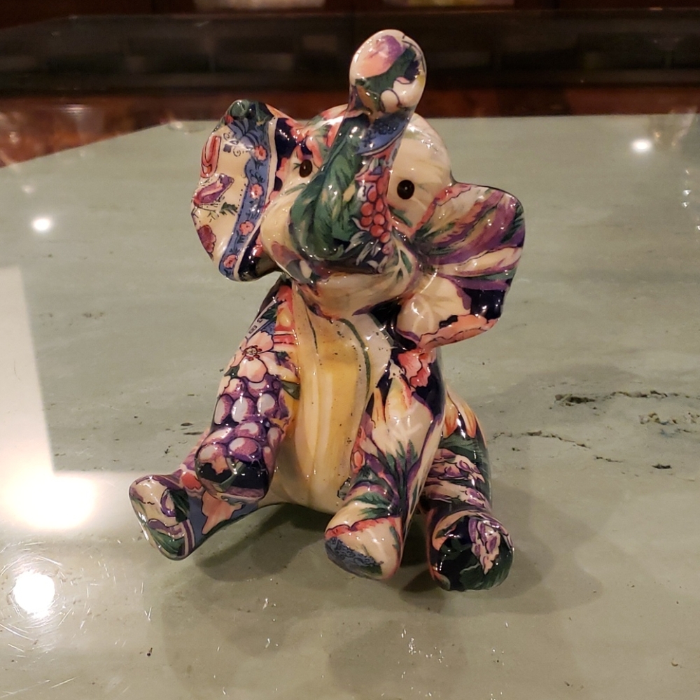 Patchworks setting elephant's by Lavie